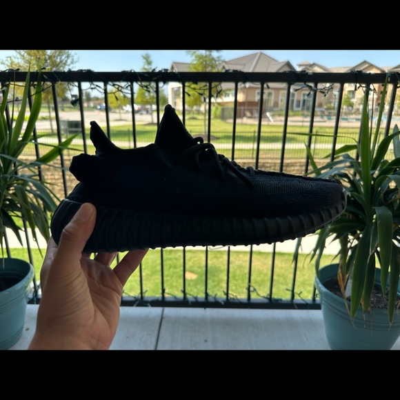 Size 8 Yeezys - Picture 2 of 3